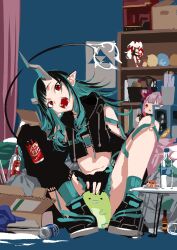  1girl absurdres between_legs black_footwear black_hair black_jacket black_skirt blue_background bombergirl bookshelf bottle box broken_horn can cardboard_box character_doll clothing_cutout colored_inner_hair commentary_request cropped_jacket dr_pepper drink_can fangs figure full_body gloves green_hair green_socks grim_aloe hand_on_own_knee highres holding holding_can honey_strap horns ikuhana_niiro indoors jacket knees_up leaning_to_the_side long_hair long_sleeves looking_at_viewer messy_room midriff miniskirt multicolored_hair nanashi_inc. no_shirt open_mouth partially_fingerless_gloves pointy_ears poster_(object) red_eyes shelf shishio_chris shishio_chris_(1st_costume) shoes shoulder_cutout single_thighhigh sitting skirt sneakers socks soda_can solo spread_legs stuffed_animal stuffed_toy suou_patra table thighhighs trash_bag triforce virtual_youtuber 