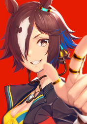  1girl :d absurdres alternate_eye_color animal_ears black_jacket breasts brown_eyes brown_hair cleavage grin hair_over_one_eye highres horse_ears horse_girl jacket kazakami_yuu looking_at_viewer open_mouth pointing pointing_at_viewer red_background shirt short_hair simple_background smile solo teeth umamusume vodka_(umamusume) yellow_shirt 