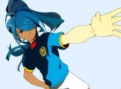  1boy bad_id bad_pixiv_id blouse blue_background blue_hair blue_shirt hair_over_one_eye hand_on_own_hip inazuma_eleven inazuma_eleven_(series) inazuma_japan kazemaru_ichirouta lightning_bolt_symbol long_hair male_focus outstretched_arm outstretched_hand ponytail revision shirt simple_background smile soccer_uniform solo sportswear uichi 