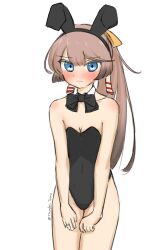  1girl absurdres animal_ears bare_legs black_bow black_bowtie black_leotard blue_eyes bow bowtie breasts brown_hair cleavage cowboy_shot detached_collar embarrassed gradient_hair hair_ribbon highres kantai_collection kazagumo_(kancolle) leotard long_hair multicolored_hair playboy_bunny ponytail rabbit_ears ribbon simple_background small_breasts solo strapless strapless_leotard tsuru_(thunder_tsuru) white_background 