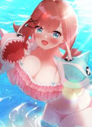 1girl alternate_hairstyle aqua_bow aqua_eyes bikini blush bow bow_bikini breasts brown_hair cleavage day frilled_bikini frills hair_ornament hairclip hand_puppet hato_haru highres large_breasts leaning_forward looking_at_viewer lower_teeth_only medium_hair navel nijisanji open_mouth outdoors pink_bikini puppet shark_puppet short_twintails smile solo stomach stuffed_toy suzuhara_lulu swimsuit teeth thighs tongue twintails unaligned_breasts virtual_youtuber wading water x_hair_ornament