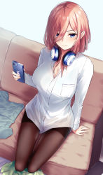 1girl arm_support blue_eyes blush borushichi breasts brown_hair brown_pantyhose unworn_cardigan cellphone closed_mouth commentary_request couch feet_out_of_frame go-toubun_no_hanayome green_skirt hair_between_eyes hair_over_one_eye headphones headphones_around_neck highres holding holding_phone indoors large_breasts long_hair long_sleeves looking_at_viewer nakano_miku pantyhose phone pink_hair shadow shirt sidelocks sitting skirt skirt_around_ankles smartphone solo thighs white_shirt rating:Sensitive score:31 user:danbooru