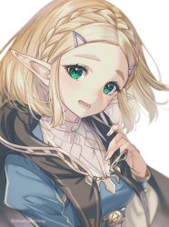  1girl black_cloak blonde_hair blue_tunic blush braid breasts cloak commentary crown_braid eyelashes green_eyes hair_ornament hairclip hand_on_own_chest highres looking_at_viewer medium_breasts nintendo open_mouth parted_bangs pointy_ears princess_zelda shirt short_hair shuri_(84k) sidelocks simple_background smile solo symbol-only_commentary the_legend_of_zelda the_legend_of_zelda:_breath_of_the_wild the_legend_of_zelda:_tears_of_the_kingdom thick_eyebrows twitter_username upper_body white_background white_shirt  rating:Sensitive score:15 user:danbooru