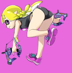  1girl angry ass bent_over black_shorts blonde_hair braid dapple_dualies_(splatoon) dual_wielding female_focus full_body highres holding holding_weapon inkling inkling_girl inkling_player_character long_hair muramasa_mikado nintendo pink_background pink_footwear pointy_ears profile purple_eyes shoes short_shorts shorts sideways_glance simple_background single_braid sneakers solo splatoon_(series) splatoon_3 suction_cups tentacle_hair weapon  rating:Sensitive score:73 user:ImWastingMyLife