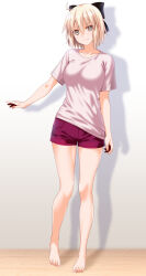  1girl ahoge alternate_costume barefoot black_bow blonde_hair bow casual commentary_request engo_(aquawatery) fate/grand_order fate_(series) full_body green_eyes hair_between_eyes hair_bow highres koha-ace looking_at_viewer okita_souji_(fate) pink_shirt purple_shorts shirt short_hair short_shorts shorts smile solo t-shirt toenails toes 