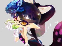  1girl bare_shoulders black_hair blue_flower bow-shaped_hair callie_(splatoon) character_doll closed_mouth cross-shaped_pupils earrings flower gloves grey_background hair_flower hair_ornament hand_up highres inkling jewelry koike3582 long_hair looking_at_viewer marie_(splatoon) nintendo pointy_ears smile solo splatoon_(series) symbol-shaped_pupils tentacle_hair very_long_hair white_gloves yellow_eyes 