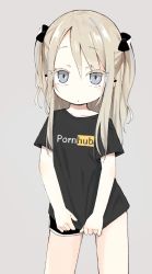  1girl bad_id bad_twitter_id black_bow black_shirt bow child clothes_writing colored_eyelashes copyright_request cowboy_shot expressionless grey_background grey_eyes hair_bow highres light_brown_hair long_hair looking_at_viewer meme nanoningen_(anapoko) pornhub shirt short_sleeves simple_background solo standing t-shirt  rating:Sensitive score:79 user:danbooru