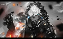  1boy absurdres artist_name au_ra black_coat black_gloves black_hair black_horns blue_eyes clenched_teeth coat collared_coat colored_skin commentary debris earrings embers final_fantasy final_fantasy_xiv gloves glowing glowing_eye grey_background grey_skin gunbreaker_(final_fantasy) hair_over_one_eye hands_up high_collar highres holding holding_weapon horns jewelry karuo_(oooruka_cr) letterboxed long_sleeves looking_at_viewer low_horns male_focus multicolored_hair short_hair solo symbol-only_commentary teeth twitter_username two-tone_hair upper_body warrior_of_light_(ff14) weapon white_hair 