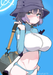  1girl artist_name bag black_hat blue_archive blue_background blush breasts bucket_hat closed_mouth commentary_request halo hat holding holding_bag large_breasts long_sleeves looking_at_viewer navel official_alternate_costume purple_hair rash_guard saki_(blue_archive) saki_(swimsuit)_(blue_archive) short_hair simple_background solo swimsuit uminotacos white_halo  rating:Sensitive score:16 user:danbooru