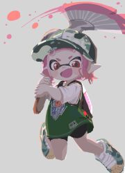  1girl baseball_cap bike_shorts commentary_request fang full_body green_shirt grey_background hat highres holding holding_weapon ink_tank_(splatoon) inkling inkling_girl inkling_player_character maple_albus nintendo open_mouth painbrush_(splatoon) pink_hair pointy_ears print_shirt red_eyes shirt shoes short_hair simple_background smile solo splatoon_(series) splatoon_3 tentacle_hair weapon 