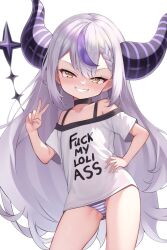  1girl bare_shoulders black_choker black_shirt blush braid choker clothes_writing collar collarbone cowboy_shot demon_girl demon_horns demon_tail dot_nose english_text eyebrows eyelashes female_focus flat_chest frqz_bijutsu grey_hair grin hair_between_eyes hand_on_own_hip hand_up highres hololive horns la+_darknesss loli long_hair looking_at_viewer mesugaki multicolored_hair naughty_face off-shoulder_shirt off_shoulder oversized_clothes panties purple_hair purple_panties shirt short_sleeves simple_background smile smug solo standing streaked_hair striped_clothes striped_panties t-shirt tail teeth two-tone_hair two-tone_panties two-tone_shirt underwear v very_long_hair virtual_youtuber white_background white_panties white_shirt yellow_eyes  rating:Questionable score:224 user:danbooru
