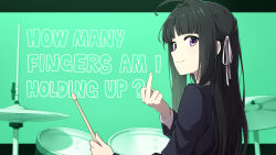  1girl ahoge awa_subaru black_hair black_jacket closed_mouth commentary_request drum drum_set drumsticks english_text girls_band_cry green_background hair_intakes hair_ribbon highres holding holding_drumsticks instrument jacket laofuzi_dai_bansho long_hair long_sleeves middle_finger monochrome_background purple_eyes ribbon shirt sidelocks solo upper_body white_ribbon white_shirt 