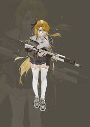  1girl absurdres assault_rifle black-framed_eyewear black_bow blonde_hair blue_gemstone bow breasts brown_background brown_nails collarbone collared_shirt earclip fingerless_gloves full_body garter_straps gem glasses gloves green_gloves grey_jacket gun hair_bow hair_intakes high-waist_skirt highres holding holding_gun holding_weapon jacket jewelry large_breasts long_hair looking_at_viewer looking_up magazine_(weapon) nail_polish necklace off_shoulder open_clothes open_jacket original partially_unbuttoned pince-nez pleated_skirt pugongying rifle round_eyewear shirt shoes single_glove skirt smile sneakers solo swept_bangs thighhighs trigger_discipline very_long_hair weapon white_footwear white_shirt white_thighhighs zettai_ryouiki zoom_layer 