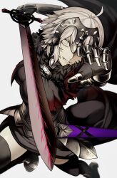  1girl ahoge armor armored_dress black_cape black_dress breasts cape chain crazy_eyes dress fate/grand_order fate_(series) faulds fighting_stance fur-trimmed_cape fur_trim gauntlets headpiece highres holding holding_sword holding_weapon jeanne_d&#039;arc_alter_(avenger)_(fate) jeanne_d&#039;arc_alter_(avenger)_(first_ascension)_(fate) jeanne_d&#039;arc_alter_(fate) large_breasts plackart short_hair smile solo standard_bearer sumi_(gfgf_045) sword weapon white_hair yellow_eyes 