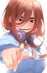  1girl black_eyes brown_hair closed_mouth ganko-chan_(shashaneko123) go-toubun_no_hanayome hair_between_eyes headphones headphones_around_neck looking_at_viewer lowres meme nakano_miku non-web_source off-topic pointing pointing_at_viewer roblox roblox_man_face_(meme) shirt simple_background smile solo source_request third-party_edit upper_body white_background white_shirt 