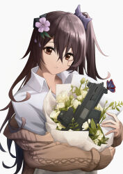  1girl absurdres alter_sang assault_rifle blue_butterfly bouquet brown_cardigan brown_eyes brown_hair bug butterfly cardigan collared_shirt flower girls&#039;_frontline gun h&amp;k_ump hair_between_eyes hair_flower hair_ornament highres holding holding_bouquet insect looking_at_viewer off_shoulder open_cardigan open_clothes parted_lips rail_(weapon) rifle rose scar scar_across_eye scope shirt side_ponytail simple_background solo submachine_gun ump45_(girls&#039;_frontline) upper_body weapon white_background white_flower white_shirt 