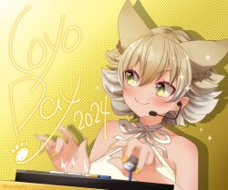  1girl animal_ears bare_shoulders blonde_hair camisole coroha coyote_(kemono_friends) extra_ears game_console kemono_friends kemono_friends_v_project microphone nail_polish playing_games short_hair simple_background solo virtual_youtuber wolf_ears wolf_girl yellow_background yellow_eyes 