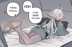  1girl asticassia_school_uniform black_pantyhose commentary_request feet_up flying_sweatdrops green_jacket green_shorts gundam gundam_suisei_no_majo highres jacket korean_commentary korean_text long_hair looking_at_viewer looking_back lying miorine_rembran myong8_0 no_shoes on_bed on_stomach open_mouth pantyhose pillow school_uniform shorts solo speech_bubble suletta_mercury translation_request white_hair 