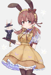 1girl alternate_costume animal_ears arm_behind_back black_thighhighs bow brown_bow brown_eyes brown_gloves brown_hair commentary dress ear_bow gloves grey_background hair_between_eyes hat headdress highres light_blush long_hair looking_at_viewer low_twintails murosaki_miyo onii-chan_wa_oshimai! puffy_short_sleeves puffy_sleeves rabbit_ears short_sleeves simple_background solo tetesudeesu thighhighs top_hat twintails zettai_ryouiki rating:General score:5 user:danbooru