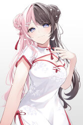  1girl black_hair blue_eyes blush breasts china_dress chinese_clothes cleavage cleavage_cutout closed_mouth clothing_cutout commentary dice double_bun dress flower hair_bun hair_ornament hairclip highres holding_dice multicolored_hair pink_hair qf_ivi red_nails short_sleeves simple_background solo split-color_hair symbol-only_commentary tachibana_hinano_(vtuber) two-tone_hair virtual_youtuber vspo! white_background white_dress white_flower 