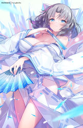  1girl bare_shoulders blue_eyes bow breasts cleavage collarbone crossed_arms detached_collar folding_fan grey_hair hair_bow hand_fan highres hong_(white_spider) japanese_clothes kimono large_breasts looking_at_viewer off_shoulder parted_bangs senran_kagura short_hair solo thighs white_bow white_kimono yumi_(senran_kagura)  rating:Sensitive score:9 user:danbooru