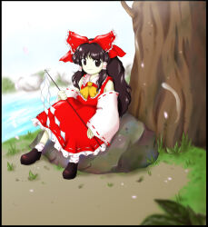  1girl ascot black_border black_footwear border bow brown_eyes brown_hair cherry_blossoms closed_mouth detached_sleeves falling_petals full_body gohei grass hair_bow hair_tubes hakurei_reimu hitodama holding holding_gohei long_hair long_sleeves medinki official_style outdoors petals red_bow red_skirt ribbon-trimmed_sleeves ribbon_trim rock shoes sitting sitting_on_rock skirt smile socks solo touhou tree water white_sleeves white_socks yellow_ascot zun_(style) 