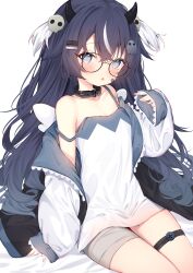  1girl bare_shoulders bed_sheet belt_collar black-framed_eyewear black_collar black_hair blue_eyes blush camisole collar demon_horns eip_(pepai) glasses hair_ornament hairclip highres horns indie_virtual_youtuber jacket long_hair long_sleeves looking_at_viewer multicolored_hair open_clothes open_jacket round_eyewear simple_background sitting skull_hair_ornament sleeves_past_wrists solo spaghetti_strap strap_slip streaked_hair tenshi_mishie thigh_strap two-tone_hair virtual_youtuber white_background white_camisole white_hair white_jacket  rating:Sensitive score:3 user:danbooru