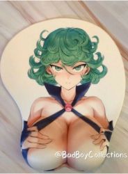  1girl alternate_breast_size breasts green_eyes green_hair looking_at_viewer lowres mogudan mousepad one-punch_man photo_(medium) smile solo tatsumaki  rating:Questionable score:31 user:gaymer69694206969