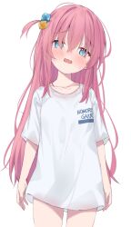 1girl blue_eyes blush bocchi_the_rock! cube_hair_ornament eip_(pepai) gotoh_hitori hair_between_eyes hair_ornament hair_over_eyes highres long_hair looking_at_viewer meme nervous one_side_up open_mouth pajamas_challenge pajamas_challenge_(meme) pink_hair shirt short_sleeves simple_background solo standing white_background white_shirt rating:General score:39 user:danbooru