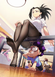 10s 1boy 3girls absurdres against_glass aqua_skirt ashido_mina ass ass_on_glass ass_press barefoot bed black_eyes black_hair black_legwear bloodshot_eyes blurry blurry_background boku_no_hero_academia boots breasts brown_hair collared_shirt colored_skin couch depth_of_field feet foot_focus foreshortening from_below full_body glass_table hagakure_tooru half-closed_eyes hand_up hetero highres indoors invisible knee_boots large_breasts leg_up legs luode_huayuan lying mineta_minoru multiple_girls no_shoes on_back on_couch on_table panties pantyhose pantyshot pervert pillow pink_hair pink_skin plate purple_hair reflection saliva saliva_trail shirt short_sleeves shorts sitting skirt slippers smile soles striped_clothes striped_shirt sweatdrop t-shirt table thighband_pantyhose toes under_table underwear upskirt uraraka_ochako wallpaper_(object) white_shirt wide-eyed wooden_floor yaoyorozu_momo rating:Sensitive score:576 user:danbooru