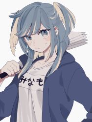  1girl blonde_hair blue_eyes blue_hair blue_jacket closed_mouth clothes_writing collarbone frown hand_fan head_wings highres holding holding_fan hood jacket looking_at_viewer maco22 multicolored_hair original shirt solo sweatdrop two_side_up upper_body v-shaped_eyebrows white_background white_shirt wings 