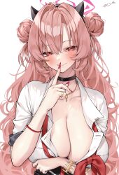  1girl arm_under_breasts bead_bracelet beads black_choker black_hairband blue_archive blush bracelet breasts choker closed_mouth collarbone collared_shirt commentary double_bun fingernails hair_bun hairband halo hand_up highres jewelry kirara_(blue_archive) large_breasts long_fingernails long_hair looking_at_viewer mono_(mo_n_mno) necklace pink_hair purple_halo red_eyes red_nails ring shirt simple_background smile solo upper_body white_background white_shirt wristlet 