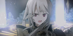  1girl armor au_ra black_gloves blurry blurry_background character_request chihuri depth_of_field dragon_horns final_fantasy final_fantasy_xiv gloves hair_between_eyes highres holding holding_sword holding_weapon horns open_mouth pauldrons purple_eyes scales shoulder_armor solo sword upper_body v-shaped_eyebrows weapon 