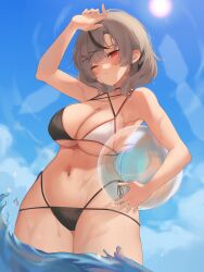 1girl absurdres alternate_costume arm_up ball bare_arms bare_shoulders beachball bikini black_hair blue_sky blush breasts cleavage closed_mouth criss-cross_halter from_below grey_hair hair_ornament halterneck highres holding holding_ball hololive large_breasts looking_at_viewer medium_hair multicolored_hair navel one_eye_closed outdoors red_eyes sakamata_chloe shading_eyes sky solo streaked_hair sun swimsuit virtual_youtuber wading water x_hair_ornament yuseol 