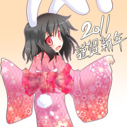 1girl 2011 animal_ears back_bow black_hair blush bow brown_background checkered_clothes checkered_kimono commentary cowboy_shot floral_print_kimono from_behind gradient_background inaba_tewi japanese_clothes kimono long_sleeves looking_at_viewer medium_hair new_year open_mouth pink_kimono rabbit_ears rabbit_tail razy_(skuroko) red_eyes solo tail touhou translated w_arms wide_sleeves 