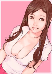  1girl bad_id bad_pixiv_id breasts brown_eyes brown_hair cleavage dutch_angle female_focus kusagami_style large_breasts long_hair mole mole_under_eye original parted_lips pink_background short_sleeves simple_background solo upper_body 