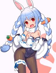  1girl animal_ears bare_shoulders black_gloves black_leotard black_pantyhose blue_hair breasts cameltoe carrot_hair_ornament cleft_of_venus clothes_lift coat_dress commentary_request covered_navel cowboy_shot detached_sleeves don-chan_(usada_pekora) dress dress_lift extra_ears food-themed_hair_ornament fur-trimmed_dress fur_trim gloves hair_ornament highleg highleg_leotard highres hololive leotard leotard_under_clothes lifted_by_self long_hair looking_at_viewer medium_breasts multicolored_hair najimi_shin open_mouth pantyhose rabbit_ears rabbit_girl red_eyes round_teeth simple_background smile solo teeth thick_eyebrows two-tone_hair upper_teeth_only usada_pekora usada_pekora_(1st_costume) virtual_youtuber white_background white_dress white_hair 