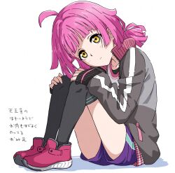  1girl ahoge black_thighhighs blunt_bangs closed_mouth commentary expressionless full_body grey_jacket hands_on_own_knees highres jacket knees_up long_sleeves looking_at_viewer love_live! love_live!_nijigasaki_high_school_idol_club low_ponytail medium_hair open_clothes open_jacket over-kneehighs pink_footwear pink_hair purple_shorts shirt shoes short_ponytail short_shorts shorts sitting sleeves_past_wrists solo split_mouth tennoji_rina thighhighs track_jacket translation_request white_shirt yanekawara yellow_eyes 