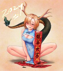  1girl 2024 alternate_costume antlers barefoot blonde_hair blue_dress blush breasts calligraphy china_dress chinese_clothes chinese_commentary chinese_zodiac cleavage cleavage_cutout clothing_cutout commentary_request dress full_body hair_between_eyes highres holding holding_paintbrush holding_scroll horns kicchou_yachie large_breasts lizard_tail looking_at_viewer medium_bangs one_eye_closed open_mouth paintbrush red_eyes reiji_(zero) scroll short_hair sleeveless sleeveless_dress smile solo squatting tail touhou year_of_the_dragon yellow_background yellow_horns 