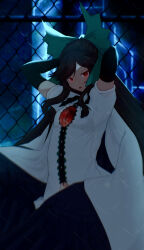  1girl absurdres arms_behind_head bird_wings black_gloves black_hair black_wings bow buttons cape chain-link_fence commentary_request cosmos_0131 cowboy_shot elbow_gloves fence gloves green_bow hair_bow highres long_hair looking_at_viewer medium_bangs navel open_mouth rain red_eyes reiuji_utsuho shirt sidelocks solo third_eye touhou very_long_hair white_cape white_shirt wings 