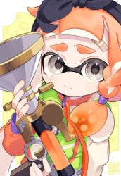  1girl asymmetrical_hair bandaid bandaid_on_face bandaid_on_forehead black_bow black_hairband blush border bow bow_hairband braid closed_mouth furrowed_brow grey_eyes hair_bow hair_tie hairband highres holding holding_weapon inkling inkling_girl inkling_player_character jacket long_hair long_sleeves looking_at_viewer multicolored_clothes multicolored_jacket nintendo orange_hair qr_code sahata_saba signature single_braid solo splatoon_(series) splatoon_3 sploosh-o-matic_(splatoon) tearing_up tentacle_hair thick_eyebrows upper_body weapon white_border yellow_background zipper zipper_pull_tab 