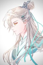  1girl china_dress chinese_clothes chinese_commentary closed_mouth dress facial_mark forehead_mark grey_background hair_ornament highres kikizhouu long_hair male_focus signature solo tears_of_themis upper_body very_long_hair vyn_richter_(tears_of_themis) white_hair yellow_eyes 