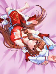  1girl animal_ears armpits arms_up bare_shoulders barefoot blush bow brown_hair commentary_request crying detached_sleeves feet fingernails from_side full_body highres horse_ears horse_girl jewelry looking_at_viewer lying multicolored_hair mushi3104 on_back on_bed parted_lips red_eyes red_nails simple_background soles solo sparkle still_in_love_(umamusume) streaked_hair toes umamusume white_bow white_hair 