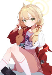  1girl absurdres ahoge arm_support bare_legs black_footwear blonde_hair blue_archive boller_jiang collarbone convenient_leg green_eyes hair_between_eyes hair_intakes hair_ribbon halo hand_in_own_hair high-waist_skirt highres jacket kneehighs knees_up light_blush loafers long_hair looking_at_viewer low_twintails open_clothes open_jacket pink_skirt pleated_skirt red_jacket red_ribbon ribbon shadow shirt shirt_tucked_in shoes simple_background single_off_shoulder sitting skirt socks thighs twintails unworn_shoes v-shaped_eyebrows wavy_hair white_background white_shirt white_socks yellow_halo yoshimi_(band)_(blue_archive) yoshimi_(blue_archive) 