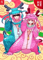  1boy 1girl 2024 animal_costume black_hair breasts character_request chinese_zodiac cleavage clenched_teeth commentary_request dragon_costume eguchi_tomoka full_body happy_new_year highres kou_iu_no_ga_ii large_breasts looking_at_viewer new_year onesie souryu standing teeth translation_request year_of_the_dragon 