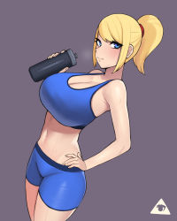 1girl bare_arms bare_shoulders bike_shorts blonde_hair blue_eyes blue_shirt blue_shorts blush bottle breasts cleavage closed_mouth collarbone commentary donburi_(donburikazoku) frown grey_background hair_ornament hand_on_own_hip highres holding huge_breasts large_breasts looking_at_viewer metroid midriff navel nintendo ponytail samus_aran shirt short_shorts shorts simple_background solo sports_bra sportswear sweat rating:Sensitive score:116 user:danbooru