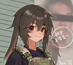  1girl absurdres animal_ears black_shirt window_blinds brown_eyes brown_hair bulletproof_vest camouflage censored chinese_text closed_mouth commentary_request crossed_bangs hair_between_eyes highres identity_censor long_bangs looking_at_viewer manatsu_no_yo_no_inmu meme original rabbit_ears shirt short_hair simplified_chinese_text smile solo translated tuziki_sang upper_body yajuu_senpai yjsnpi_interview_(meme) 