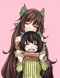  2girls bad_id bad_pixiv_id bare_shoulders black_hair brown_hair casual child closed_eyes facing_viewer happy hug hug_from_behind kokuu_haruto long_hair monorus mother_and_daughter multiple_girls open_mouth pink_background reiuji_utsuho ribbed_sweater simple_background smile sweater touhou very_long_hair wisp_d 