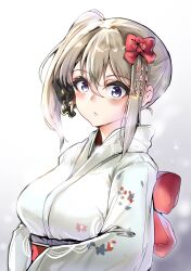  1girl alternate_costume alternate_hairstyle azur_lane black_bow blonde_hair blue_eyes bow breasts cross floral_print flower hair_between_eyes hair_bow hair_flower hair_ornament heiyan_heiyan highres iron_cross japanese_clothes kimono large_breasts light_brown_hair long_sleeves looking_at_viewer medium_breasts medium_hair own_hands_together print_kimono red_bow red_flower short_hair side_ponytail solo staring surprised upper_body white_kimono wide-eyed z23_(azur_lane) 