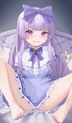  1girl 3.1-tan absurdres arm_support barefoot blunt_bangs blush bottomless bow bowtie capelet commentary_request dress feet grin hair_bow highres loli long_hair looking_at_viewer mirumiruchan number_print on_bed os-tan pillow pink_eyes pink_pupils purple_bow purple_bowtie purple_dress purple_hair sidelocks sitting smile solo spread_legs white_capelet 